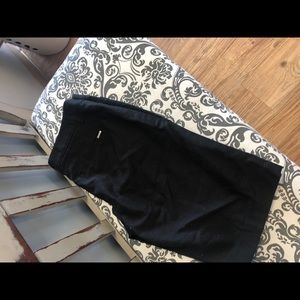 Black White House black market shorts